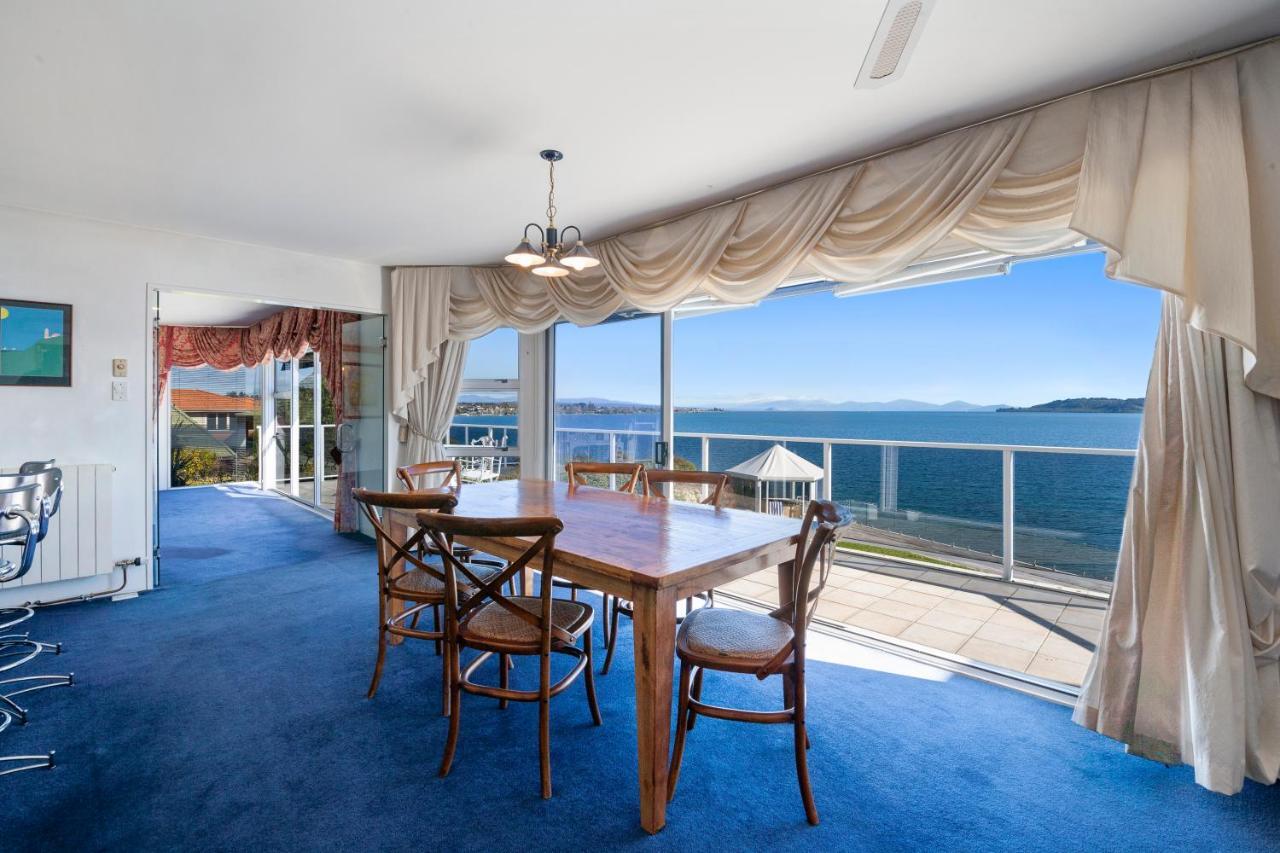 Spectacular Lakefront Home Lago Lago Taupo Exterior foto