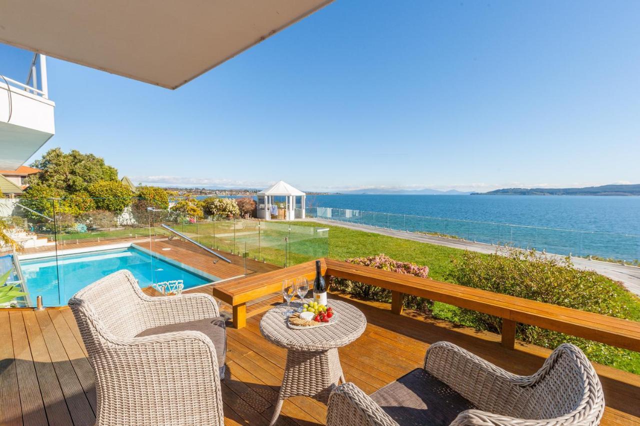 Spectacular Lakefront Home Lago Lago Taupo Exterior foto
