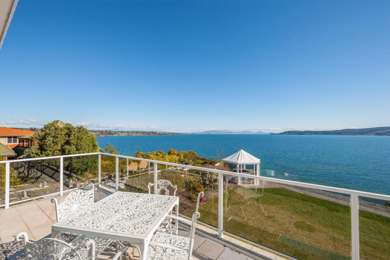 Spectacular Lakefront Home Lago Lago Taupo Exterior foto